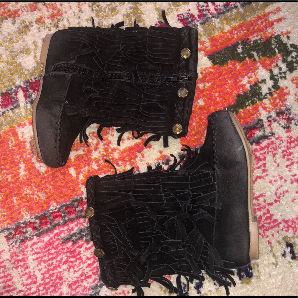 Black fringe boots